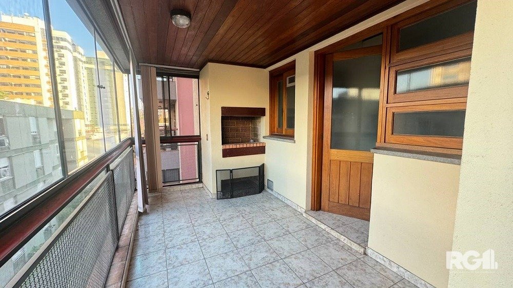 Apartamento com 90m², 2 dormitórios, 1 vaga no bairro Menino Deus em Porto Alegre para Comprar